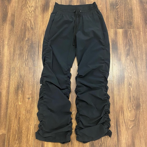 Under Armour Pants - Under Armour lightweight black pants size XS jogger breathable quick dry